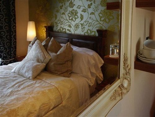 ホテル The Warwick Arms Chew Magna エクステリア 写真