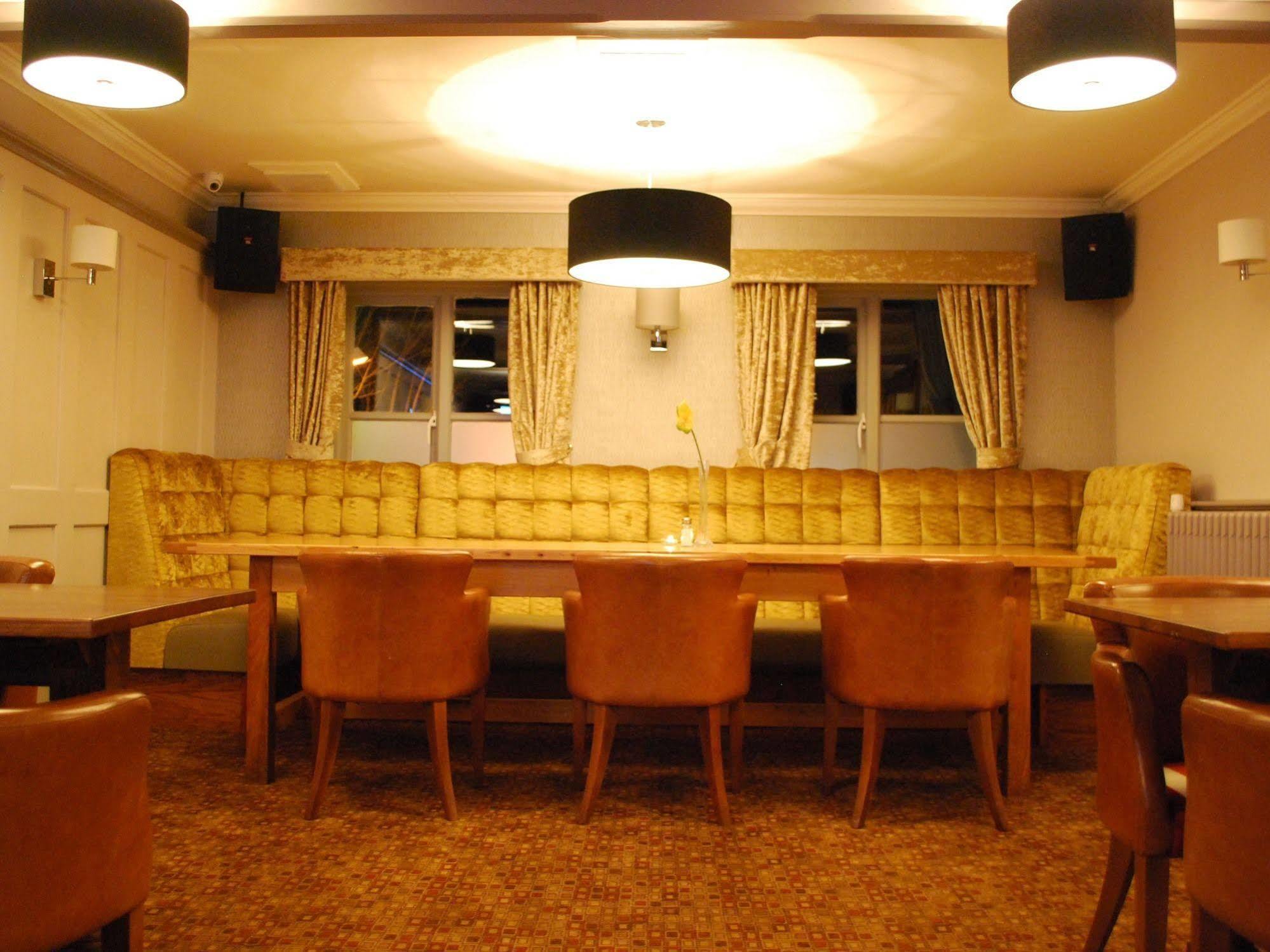 ホテル The Warwick Arms Chew Magna エクステリア 写真