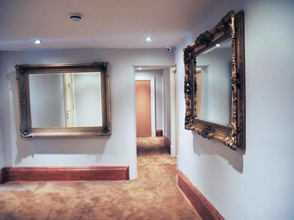 ホテル The Warwick Arms Chew Magna エクステリア 写真